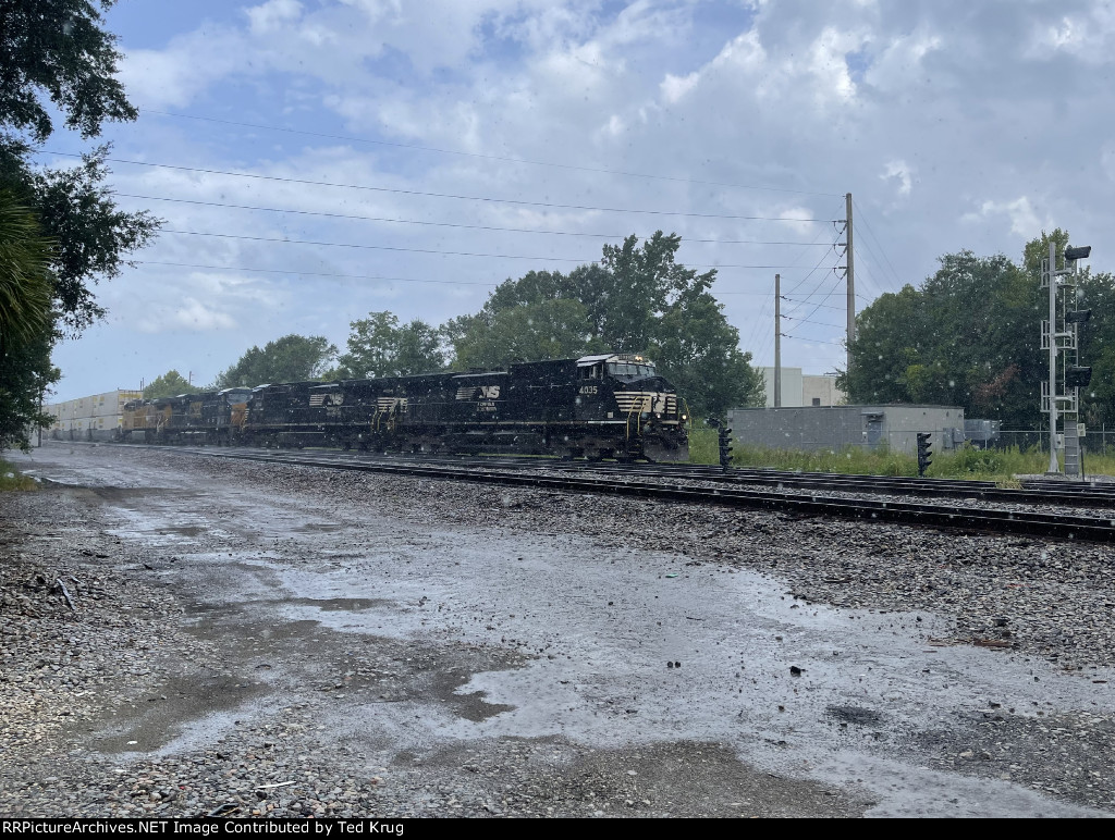 NS 4035, NS 4114, CSX 5280 & UP 7236